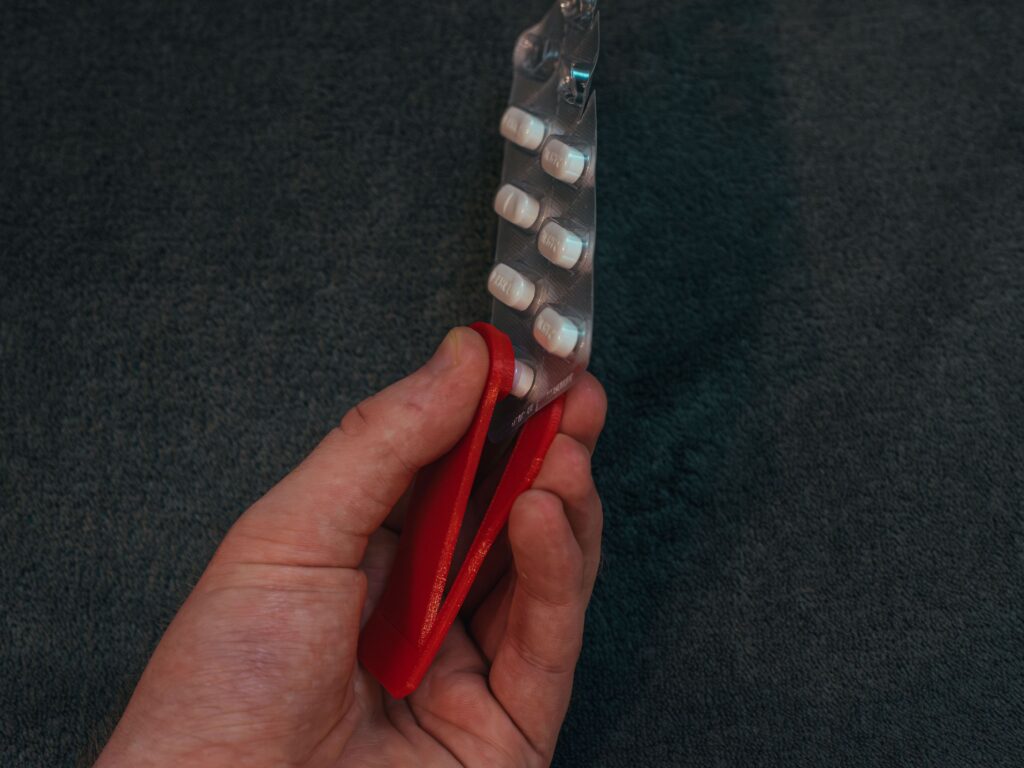 Side-view of EasyPill being used to take out a large pill